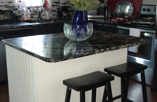 Aiken House | Beautiful, PET FRIENDLY Country Cottage! In 302 horse corridor