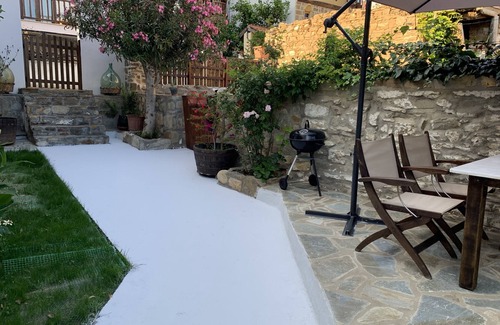 Agios Nikolaos Cottage | Beautiful Petrino 1880
