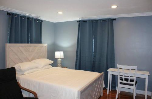 Teaneck House | Beautiful place minutes away to New York City .