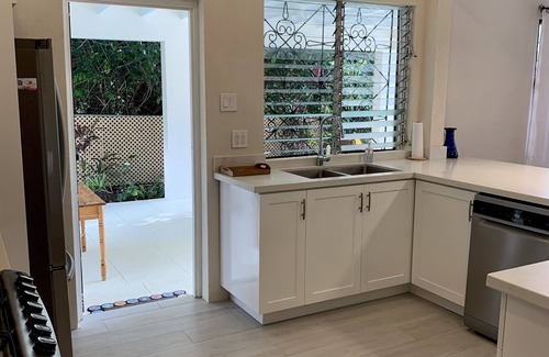 Sunset Crest House | Beautiful Plumbago Villa - walk to everything!