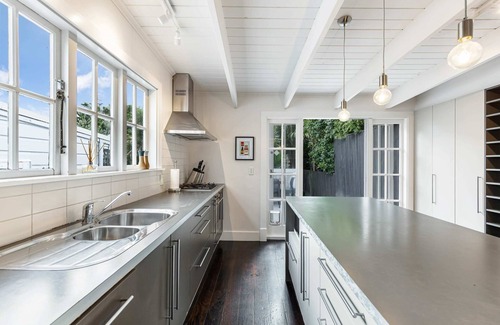 Ponsonby House | Beautiful Ponsonby Villa by Zodiak Stays