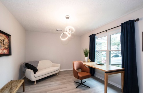 Spring Shadows House | Beautiful Pool, Backyard Patio, Central AC, Full Kitchen