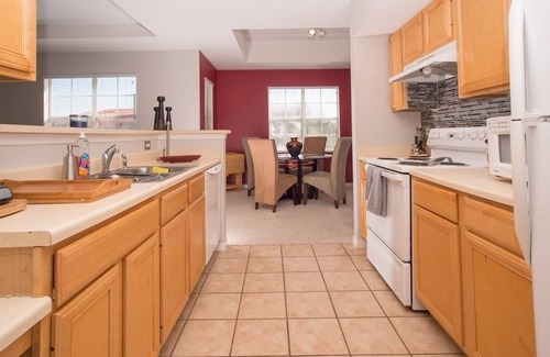 Sarasota Condo | Beautiful pool great location near to the beach. Special Prices for Nov and Dec!