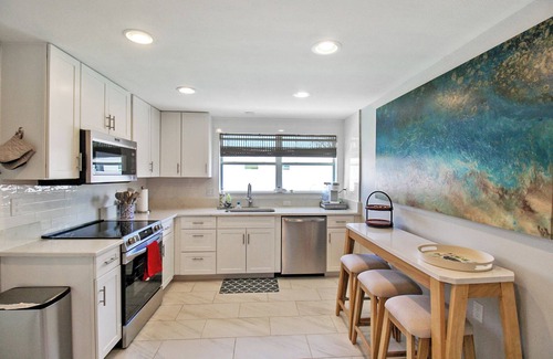 Longbeach Village House | Beautiful pool home in the historic village of Longboat Key | Close to beach - Longboat Oasis