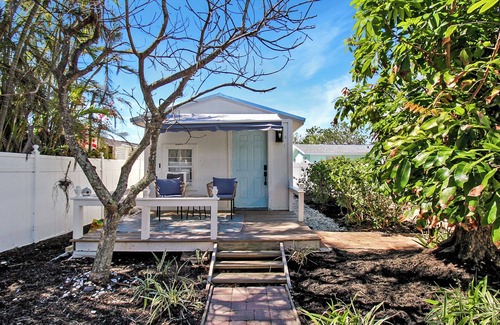 Longbeach Village House | Beautiful pool home in the historic village of Longboat Key | Close to beach - Longboat Oasis