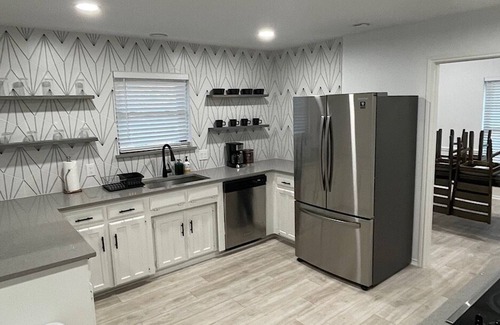 Bedford House | Beautiful Pool n Spa Modern Home! Perfect for families and getaways
