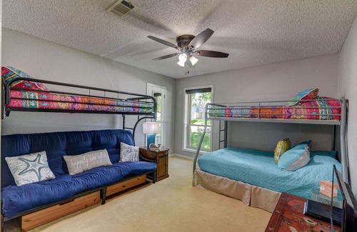 Friendswood House | Beautiful Pool! Relaxing Spacious Home