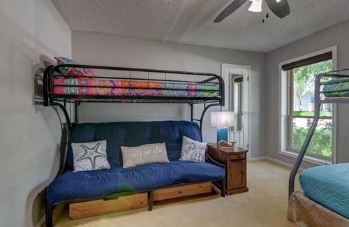 Friendswood House | Beautiful Pool! Relaxing Spacious Home