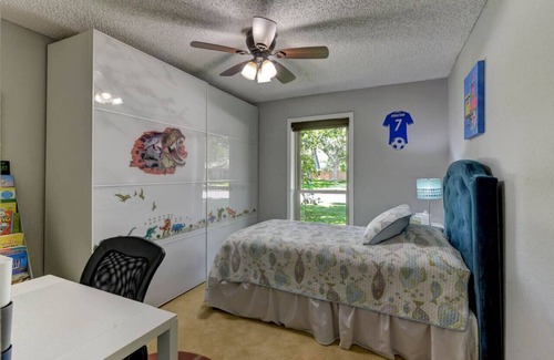 Friendswood House | Beautiful Pool! Relaxing Spacious Home