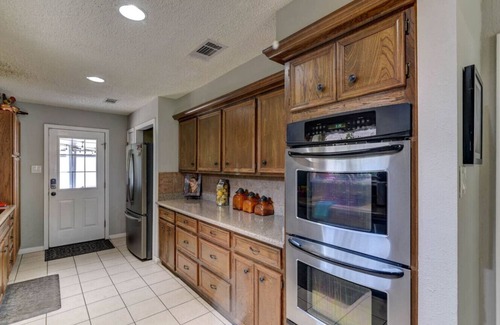 Friendswood House | Beautiful Pool! Relaxing Spacious Home