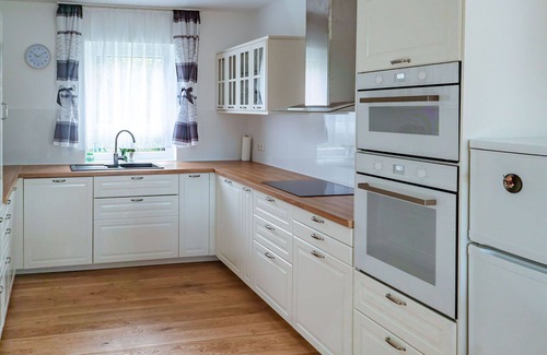 Hessenburg House | Beautiful private villa for 6 guests with WIFI, TV, terrace and parking