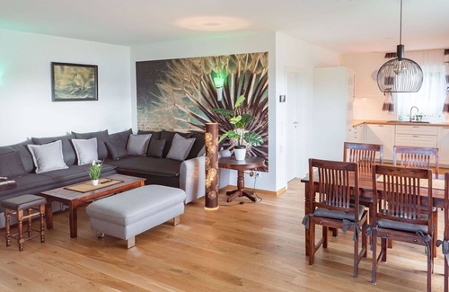 Hessenburg House | Beautiful private villa for 6 guests with WIFI, TV, terrace and parking