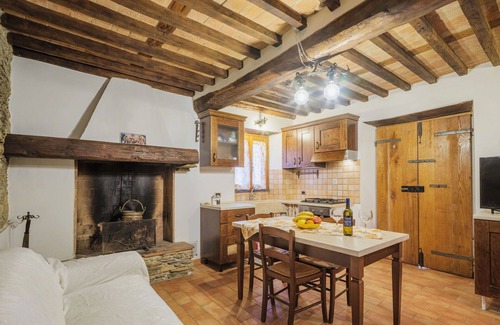 Montignoso Villa | Beautiful private villa for 2 guests with WIFI, TV, pets allowed and parking