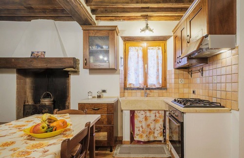 Montignoso Villa | Beautiful private villa for 2 guests with WIFI, TV, pets allowed and parking
