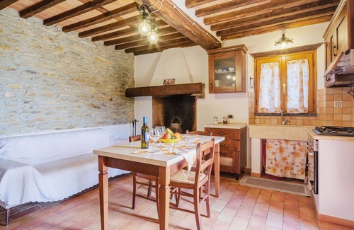 Montignoso Villa | Beautiful private villa for 2 guests with WIFI, TV, pets allowed and parking