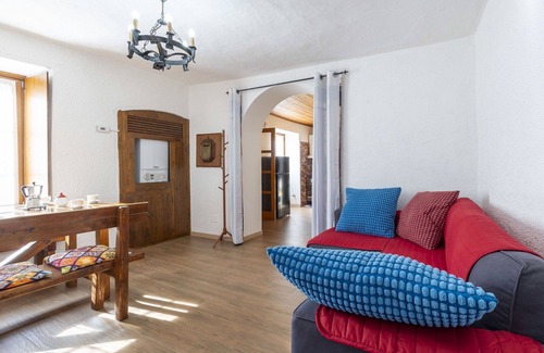 Villa di Tirano House | Beautiful private villa for 7 guests with WIFI, A/C, TV, patio and pets allowed