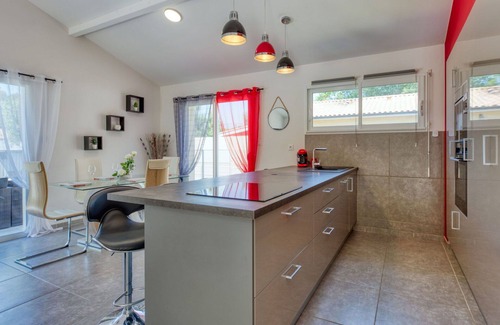 Lesparre-Medoc House | Beautiful private villa for 4 people with A/C, TV, terrace and parking