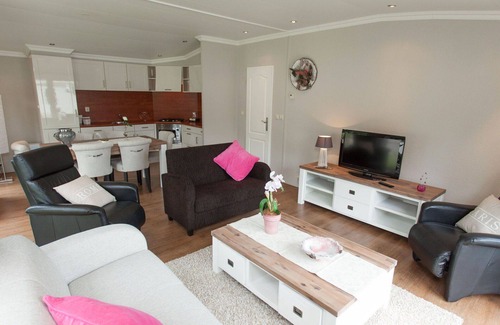West-Graftdijk House | Beautiful private villa for 4 guests with WIFI, TV, terrace and parking