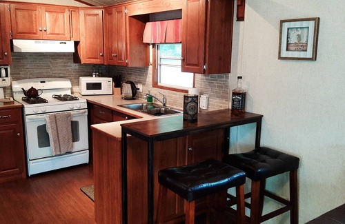 Sherkston Cottage | Beautiful privately-owned cottage in sherkston shore resort.