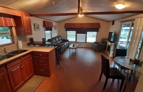 Sherkston Cottage | Beautiful privately-owned cottage in sherkston shore resort.