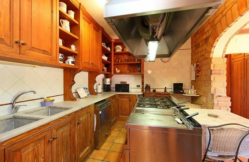 Monte Compatri Villa | Beautiful private villa with private pool, WIFI, A/C, TV, patio, pets allowed and panoramic view