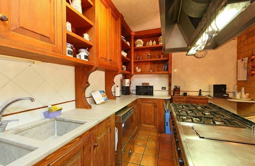 Monte Compatri Villa | Beautiful private villa with private pool, WIFI, A/C, TV, patio, pets allowed and panoramic view