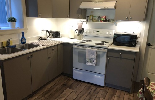 Guildford Apartment | Beautiful Private 1 Bed Suite sleeps 2