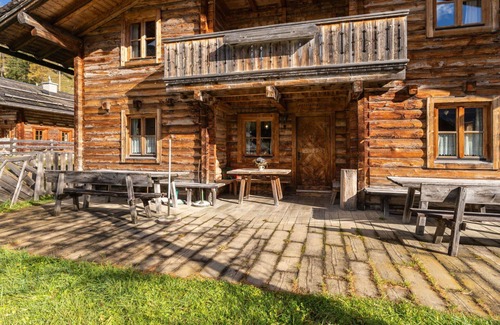 Untertauern House | Beautiful private villa for 17 guests with WIFI, TV, balcony and parking