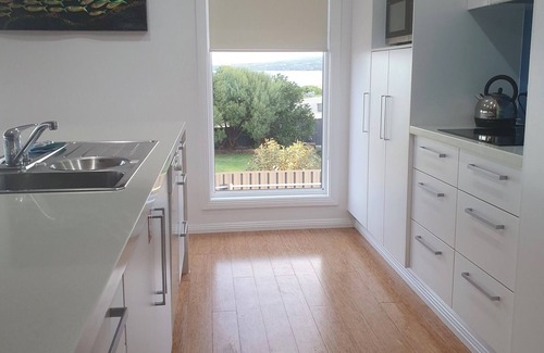 North Shields House | Beautiful private home overlooking the stunning Boston Bay and Port Lincoln.