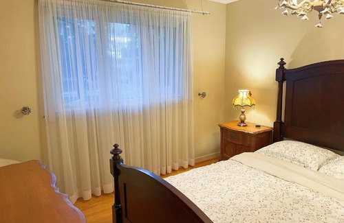 Brossard House | Beautiful private bedroom in a house