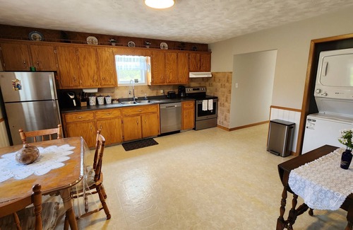 Mayfield House | Beautiful Private Country Farm Setting, Clean 6 Min 5 Km to Cavendish Area