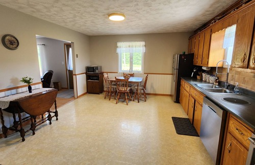 Mayfield House | Beautiful Private Country Farm Setting, Clean 6 Min 5 Km to Cavendish Area