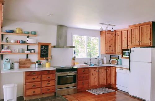 Lunenburg County Cottage | Beautiful private waterfront cottage on Sherbrooke Lake, Nova Scotia