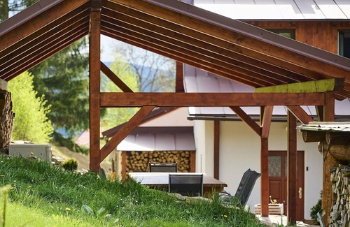 Tanvald House | Beautiful private villa for 8 people with WIFI, TV, patio, pets allowed, panoramic view and park.