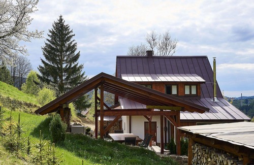 Tanvald House | Beautiful private villa for 8 people with WIFI, TV, patio, pets allowed, panoramic view and park.