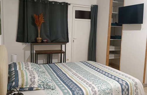 Aigues-Vives Bed & Breakfast | Beautiful private room
