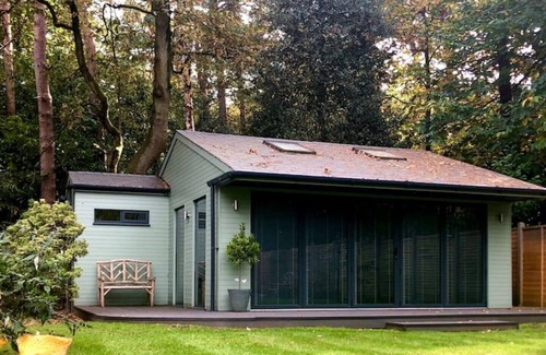 Camberley Cabin | Beautiful, private, garden, woodland sanctuary