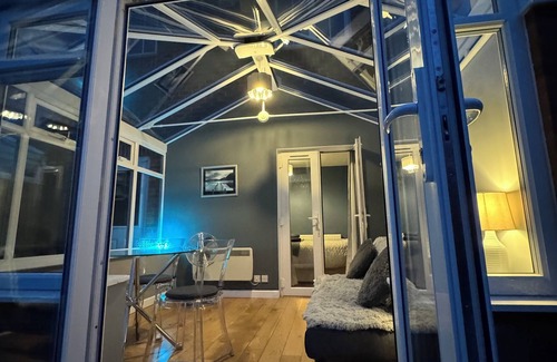 Warwick Apartment | Beautiful, private, garden room . Great location and off street parking.