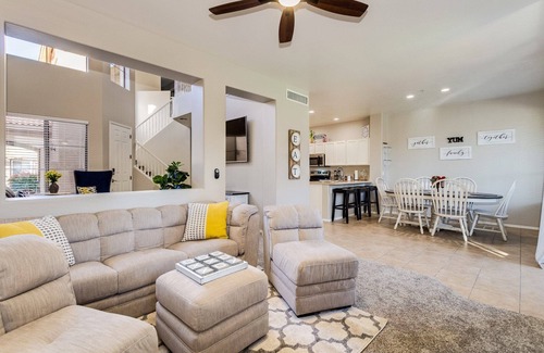 Alta Mesa House | Beautiful private golf course complex with private golfing pool and jacuzzi.