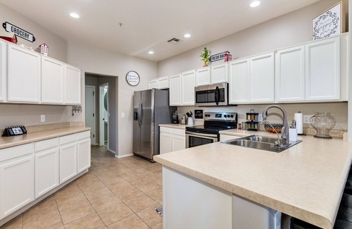 Alta Mesa House | Beautiful private golf course complex with private golfing pool and jacuzzi.