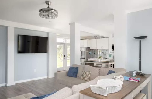 Morehead City House | Beautiful private guest house with water views