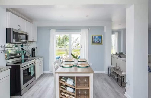 Morehead City House | Beautiful private guest house with water views