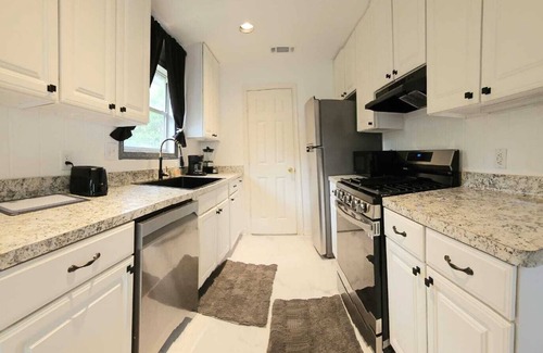 El Lago Apartment | Beautiful, Private Guesthouse Apartment in a Very Safe Area