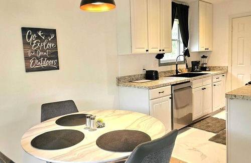 El Lago Apartment | Beautiful, Private Guesthouse Apartment in a Very Safe Area