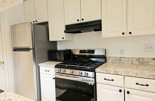 El Lago Apartment | Beautiful, Private Guesthouse Apartment in a Very Safe Area