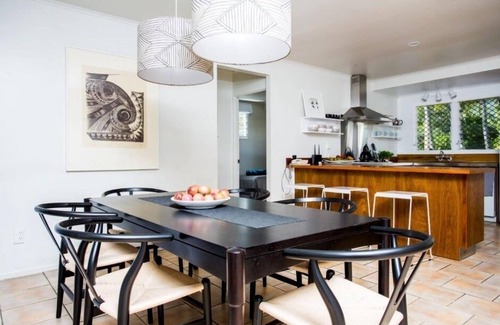 Arorangi House | Beautiful private home close to stunning lagoon