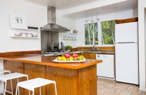 Arorangi House | Beautiful private home close to stunning lagoon