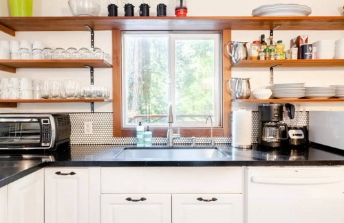 Guerneville House | Beautiful Private Home in the Woods Near The River
