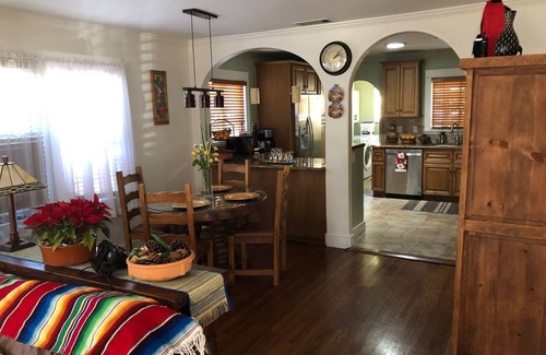 Cal Heights House | Beautiful Private Home in Long Beach near Convention Center and Queen Mary