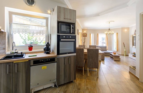 Balatonlelle House | Beautiful private villa for 5 people with WIFI, TV, terrace and parking